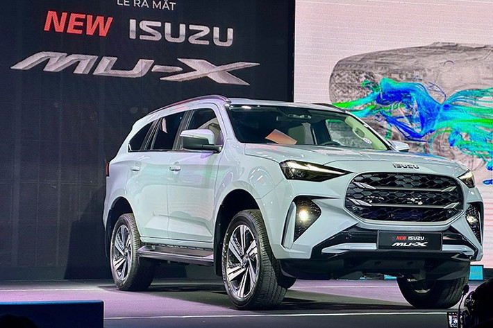 Mẫu xe SUV 7 chỗ ế nhất Việt Nam là Isuzu Mu-X bất ngờ có mức tăng trưởng mạnh 43,8% khi bán được 23 xe, hạ từ vị trí thứ 4 xuống vị trí thứ 7.