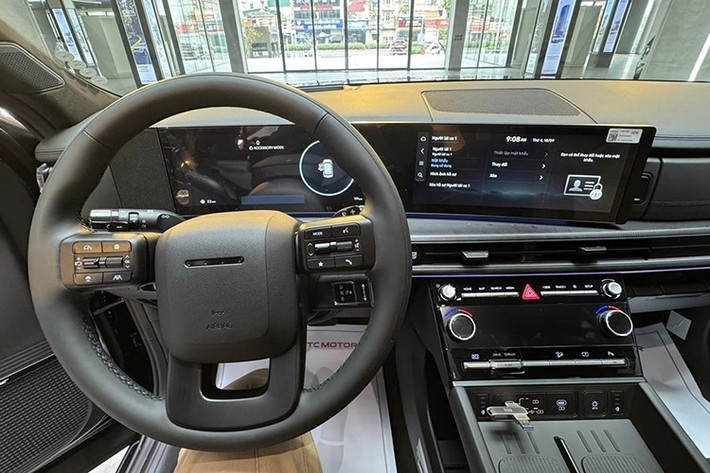 Tuy nhiên chiếc xe Hyundai SantaFe có số VIN 2024 đang được bán 905 triệu đồng này cũng được xác nhận có khá nhiều khách quan tâm. Ngoài ra, 1 đại lý Hyundai khác cũng đang chào bán xe Hyundai SantaFe có số VIN 2024 với giá hấp dẫn không kém.