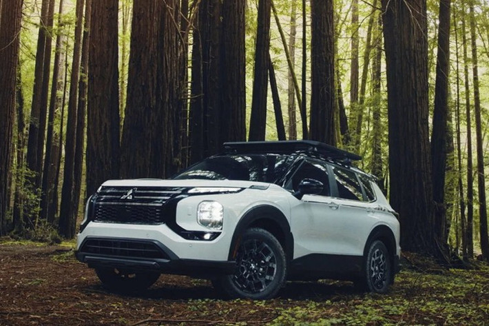 Mẫu xe SUV Mitsubishi Outlander Trail Edition 2025 nhằm hướng tới nhóm khách hàng yêu thích hình ảnh phiêu lưu, dã ngoại – dù thực tế vẫn là một mẫu xe thuần đô thị.