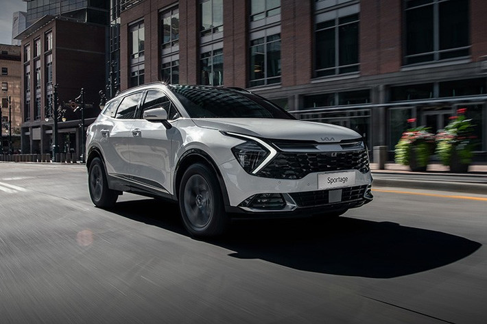 Kia: 2.177 xe Đứng thứ 5 trong top những hãng xe bán chạy của tháng là Kia với doanh số đạt 2.177 xe, nâng tổng doanh số 6 tháng đầu năm 2025 lên 12.293 xe. Các mẫu như Seltos, Sonet và Carnival tiếp tục là trụ cột, thu hút nhóm khách hàng trẻ yêu thích công nghệ, thiết kế hiện đại và mức giá hợp lý.