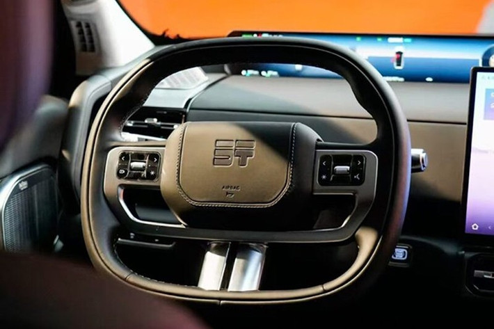 Động cơ 2.0T có công suất tối đa 155kW (208 mã lực), mô-men xoắn cực đại 340Nm, hiệu suất nhiệt 45,5%. Mức tiêu thụ nhiên liệu là 1,39 lít/100km và thời gian tăng tốc từ 0-100km/h là 4,6 giây.