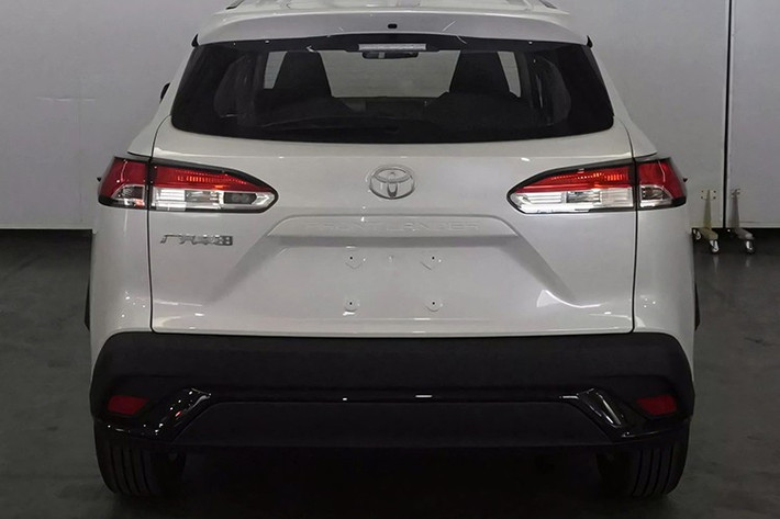Phiên bản nâng cấp của cả hai mẫu xe Toyota Frontlander và Corolla Cross 2026 đều đã lộ diện sớm nhờ các hồ sơ đăng ký với Bộ Công nghiệp và Công nghệ Thông tin Trung Quốc. Nhờ đó, chúng ta có thể biết trước thiết kế của xe.
