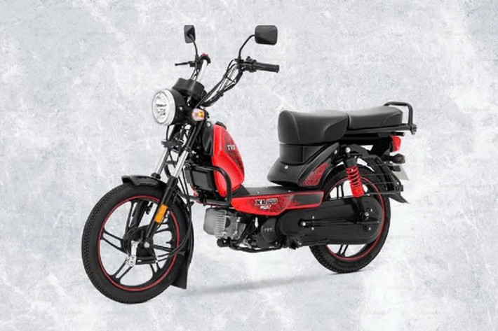 TVS XL100 Heavy Duty Alloy Wheel 2025 - là phiên bản cao cấp nhất trong dòng xe mày giá rẻ TVS XL100, được trang bị các tính năng cải tiến đáng chú ý nhằm nâng cao trải nghiệm người dùng về mặt an toàn, tiện nghi và thẩm mỹ.