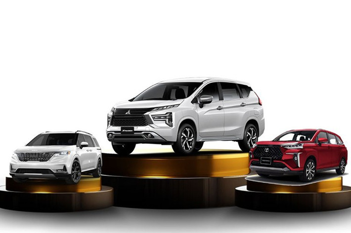 SUV và MPV tiếp tục lên ngôi Phân khúc SUV và MPV tiếp tục ghi nhận mức tăng trưởng mạnh, dẫn đầu là các mẫu như Corolla Cross, Everest, CX-5, Xforce và Xpander, Veloz Cross, Innova Cross. Không chỉ mang lại không gian rộng rãi và tiện nghi, những dòng xe này còn ngày càng đáp ứng tốt nhu cầu công nghệ và vận hành linh hoạt.
