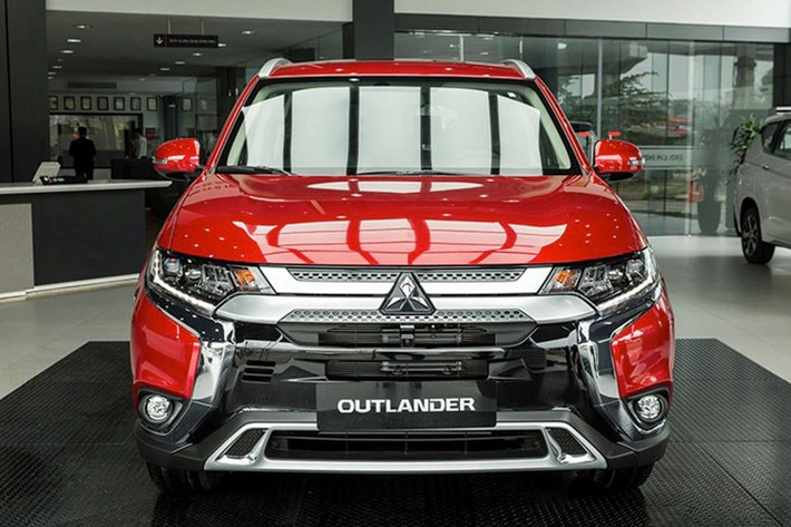 Mẫu xe SUV Mitsubishi Outlander đóng vai trò "chốt" danh sách với 34 chiếc bán ra, giảm 29.2% so với 48 chiếc của tháng trước.