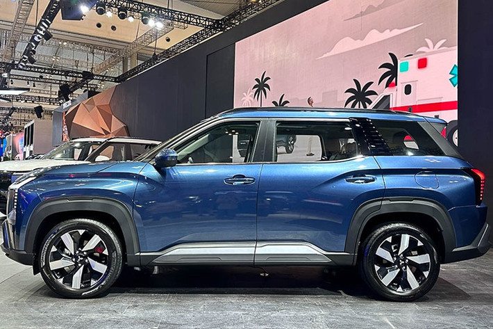 Tính trung bình, mỗi ngày có khoảng 400 người đặt mua Mitsubishi Destinator, cho thấy sức hút mạnh mẽ của mẫu CUV này ngay từ những ngày đầu tiên có mặt tại thị trường Đông Nam Á. Hiện giá bán niêm yết của Destinator tại Indonesia dao động trong khoảng 617 - 745 triệu đồng.