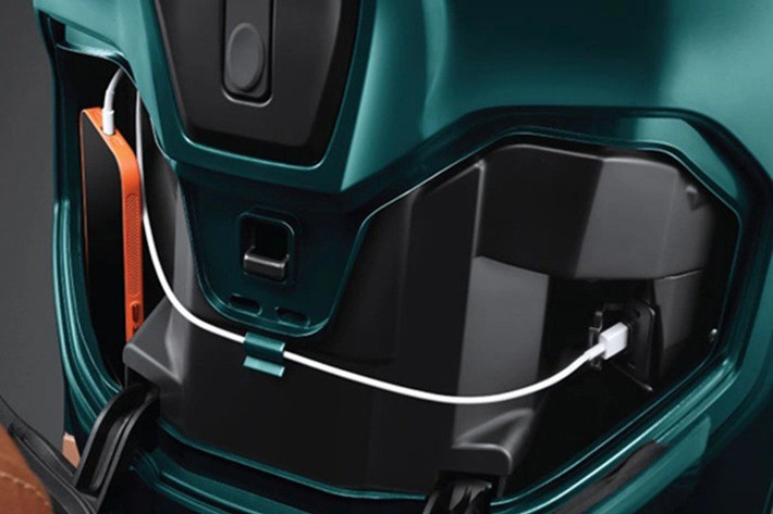 Về kích thước, Honda Stylo 160 có chiều Dài x Rộng x Cao lần lượt là 1.886 x 706 x 1.133 (mm) với bản ABS, bản CBS có chiều rộng nhỏ hơn 5mm. Trọng lượng của xe không có nhiều khác biệt so với mẫu Honda SH Mode đang bán tại Việt Nam.