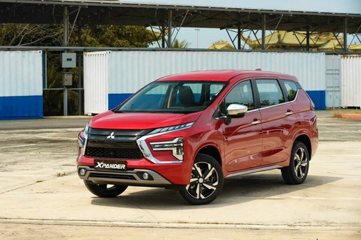 Điều bất ngờ nhất đến từ Mitsubishi Xpander - khi mẫu MPV này tụt hẳn 5 hạng trên bảng xếp hạng xuống vị trí thứ 9 với 972 xe bán ra, giảm hơn 60% so với tháng trước. Áp lực cạnh tranh đến từ các mẫu mã mới trên thị trường cùng với hàng loạt đối thủ giảm giá để tạo sức hút khiến Mitsubishi Xpander không còn giữ được phong độ về mặt doanh số. Dù hụt hơi trong tháng 4 nhưng doanh số luỹ kế của mẫu MPV này đạt 5.363 xe, vẫn dẫn đầu thị trường.