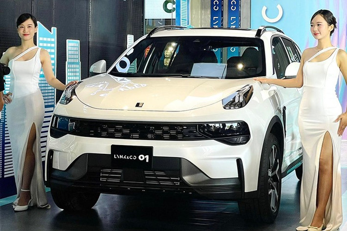 Lynk & Co 01 là mẫu xe đầu tiên của thương hiệu Lynk & Co được giới thiệu trên quy mô toàn cầu, đồng thời giữ vai trò là dòng xe chủ lực tại nhiều thị trường trọng điểm như châu Âu, Trung Đông, Trung Quốc, Mỹ Latin và Đông Nam Á. Phiên bản Lynk & Co 01 Hyper 2025 mới vừa chính thức ra mắt Việt Nam hôm nay 9/8/2025.