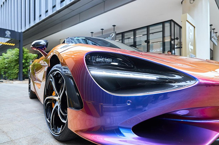 Như vậy, với giá bán khởi điểm 19,9 tỷ đồng của chiếc siêu xe McLaren 750S phiên bản Coupe, cộng thêm tùy chọn và chi phí đăng ký biển số, xe có giá lăn bánh trên 30 tỷ đồng. Ngoài chiếc siêu xe McLaren 750S, chủ xe còn có 1 chiếc Porsche Panamera.