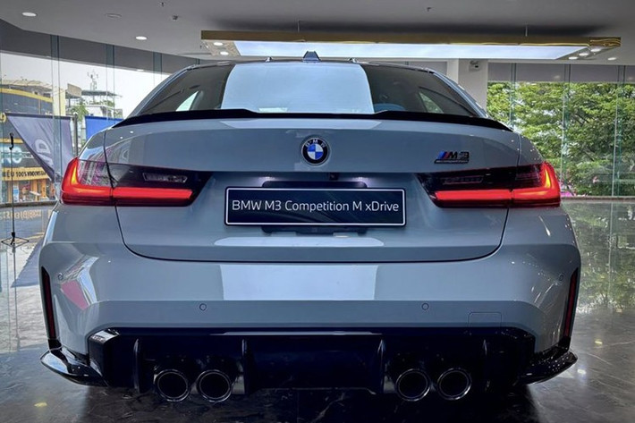 So với phiên bản cũ, động cơ này mạnh hơn 20 mã lực. Nhờ đó, xe có thể tăng tốc từ 0-100 km/h trong 3,5 giây và đạt vận tốc tối đa 250 km/h nếu đi kèm gói M Driver’s Package tùy chọn.