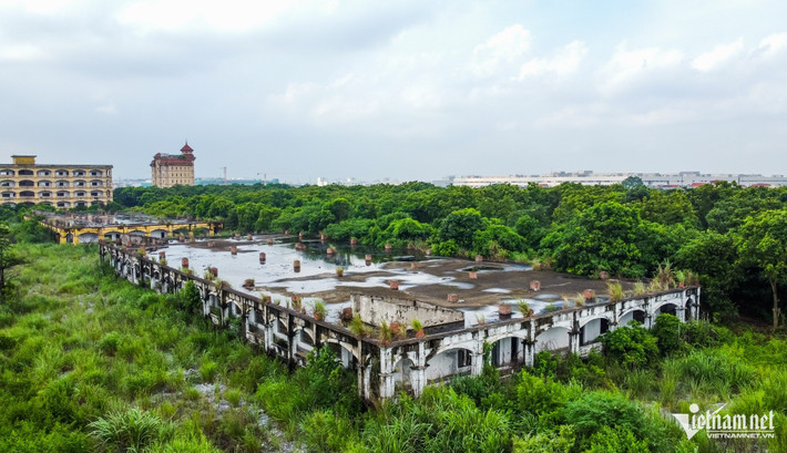 Theo một số người dân địa phương, những năm đầu trường thành lập, họ thấy trường có sinh viên, nhưng không nhiều. Từ nhiều năm nay, trường vắng bóng sinh viên, để cỏ mọc um tùm, cổng khóa im lìm.Các dãy nhà được đầu tư kiên cố, nhưng giờ đây bị bỏ không. Nhiều dãy nhà đã xuống cấp, bong tróc, rêu mốc phủ kín.