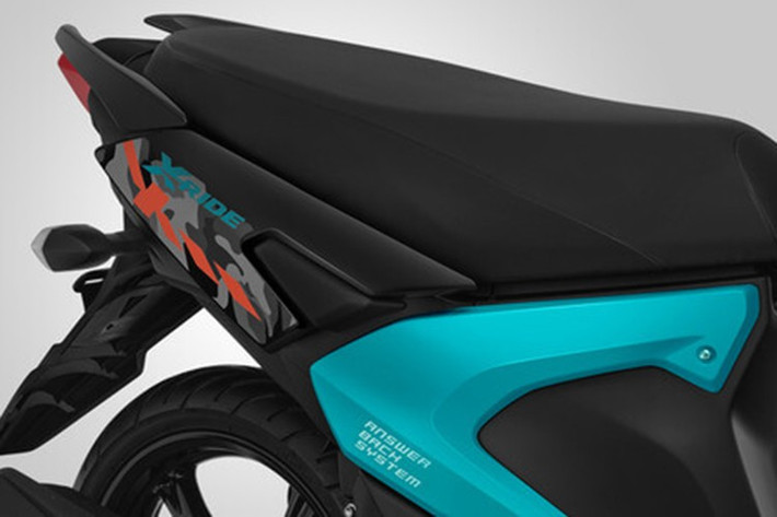 Về trang bị, X-Ride 125 vẫn được giữ nguyên các tính năng dành cho dòng xe tay ga địa hình: đèn pha LED cùng đèn định vị ban ngày (DRL), đèn cảnh báo khẩn cấp, hệ thống tìm xe từ xa, đồng hồ tốc độ dạng analog.