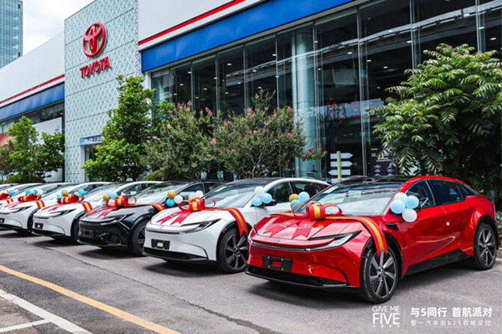 Chỉ 6 ngày sau khi ra mắt, chiếc SUV điện Toyota bZ5 đã chính thức được giao đến tay khách hàng tại 100 thành phố trên khắp Trung Quốc.