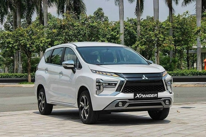 Mitsubishi Xpander: 8.187 xe Mitsubishi Xpander tiếp tục duy trì phong độ khi đạt doanh số 8.187 xe bán ra trong 6 tháng đầu năm 2025. Đồng thời cũng là mẫu xe đạt doanh số cao nhất phân khúc MPV. Xe hiện được phân phối 3 phiên bản đi kèm giá bán 560-658 triệu đồng. Xe sử dụng máy xăng 1.5L cho công suất 103 mã lực, mô-men xoắn 141Nm, hệ dẫn động cầu trước, hộp số tự động hoặc số sàn.