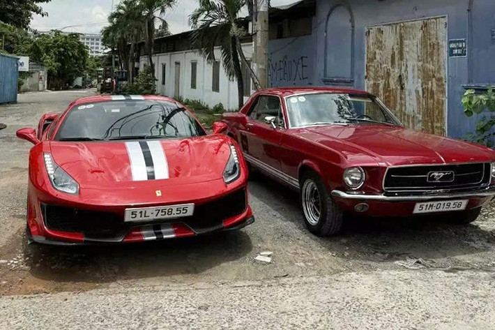 Mới đây trên cộng đồng mạng đã xuất hiện hình ảnh 1 chiếc siêu xe Ferrari 488 Pista được mang đi làm đăng kiểm, đã thu hút sự quan tâm đặc biệt của giới chơi xe. Lý do vì xe này thuộc bản coupe, và chỉ mới có đúng 1 xe được nhập về Việt Nam.