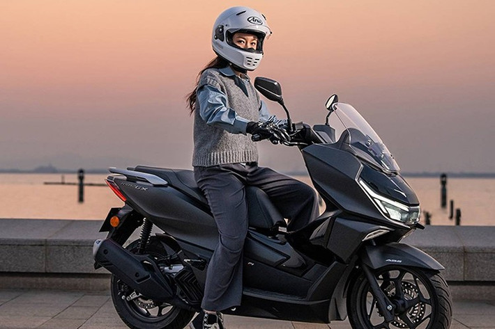 Mẫu xe ga Honda NS150GX 2025 mới tại Trung Quốc tích hợp hệ thống Idling Stop giúp tiết kiệm nhiên liệu và hệ thống khởi động AC6 sử dụng mô-tơ điện giúp khởi động êm ái, ổn định hơn.