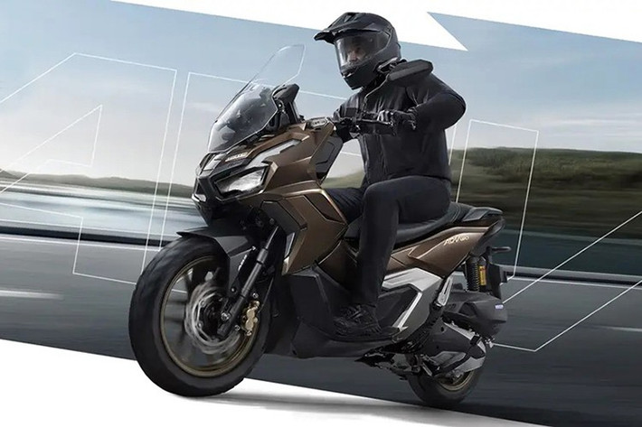 Tại Indonesia, Honda ADV160 RoadSync 2026 được bán với giá dự tính khoảng 41,950 triệu rupiah (tương đương 66,3 triệu đồng). Dự đoán, mẫu xe này sẽ sớm được đưa về Việt Nam nhưng sẽ qua các kênh phân phối tư nhân không chính hãng.