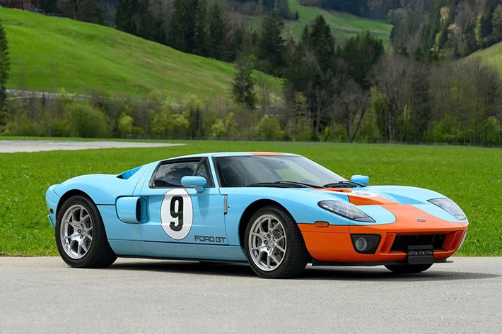 Trong số 4.038 chiếc Ford GT được sản xuất từ năm 2005 đến 2006, chỉ có một số ít chiếc giữ một vị trí đặc biệt trong lịch sử Ford. Chiếc Ford GT Heritage Edition No. 3 đời 2006 trong bài không chỉ là một siêu xe phiên bản giới hạn mà còn là chiếc Heritage Edition đầu tiên được ra mắt công chúng.