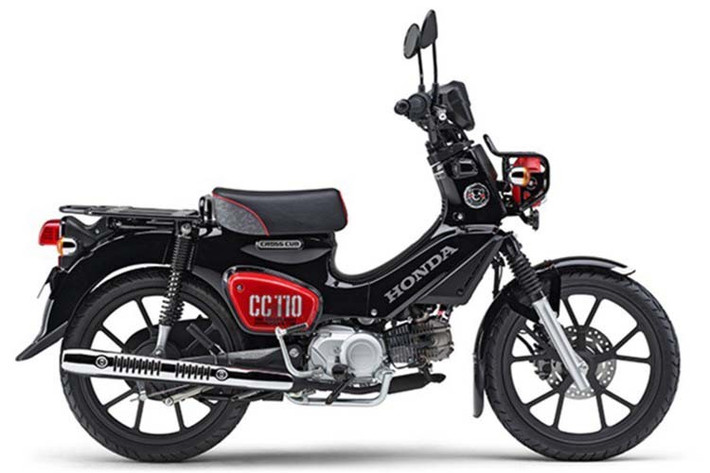 Honda còn mang đến ba màu sắc mới cho phiên bản 2025 gồm: xanh jeans nhám (Matte Jeans Blue Metallic), xanh rêu nhám (Matte Armored Green Metallic) và xám ngọc trai bùn (Pearl Deep Mud Gray). Đặc biệt, hãng cũng giới thiệu phiên bản giới hạn “Kumamon Edition” được trang trí bằng hình ảnh chú gấu má đỏ nổi tiếng Kumamon – linh vật dễ thương đến từ tỉnh Kumamoto, Nhật Bản, rất được giới trẻ yêu thích.