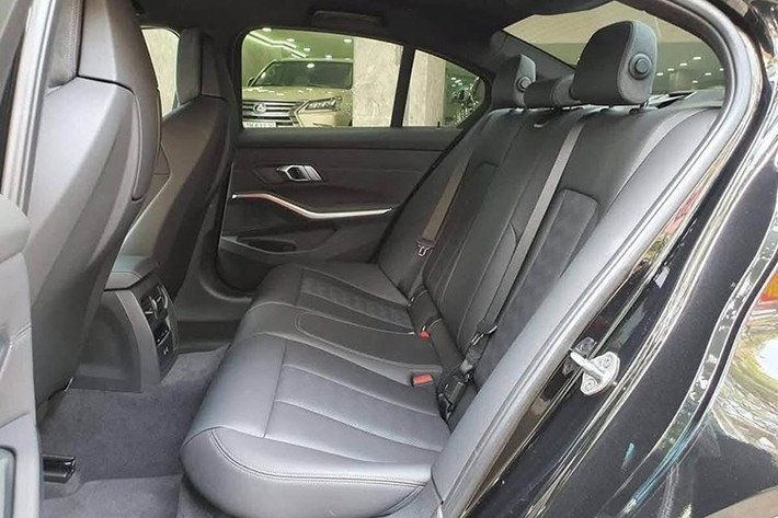 BMW M3 G80 được trang bị động cơ xăng 6 xi-lanh, tăng áp kép, dung tích 3.0 lít, sản sinh công suất tối đa 473 mã lực và mô-men xoắn cực đại 550 Nm, hệ dẫn động cầu sau.