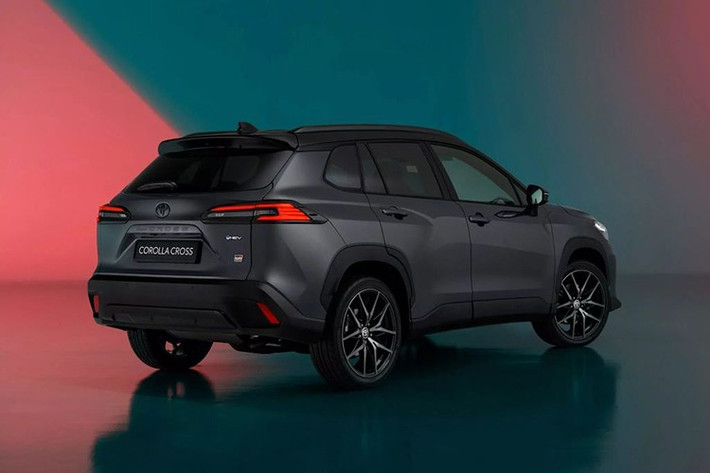 Theo Giám đốc bộ phận chiến lược sản phẩm và tiếp thị tại Toyota Châu Âu, Andrea Carlucci thừa nhận, Corolla Cross cần có thiết kế hấp dẫn hơn nếu muốn bán được nhiều xe hơn trên khắp Lục địa già.