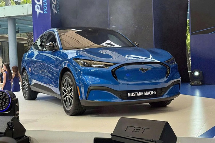 Mẫu xe điện Ford Mustang Mach-E 2026 mới được ra mắt cùng thời điểm với Territory Hybrid, nằm trong chiến lược mở rộng danh mục xe điện của Ford tại Philippines. Xe sẽ bắt đầu được phân phối từ tháng 9/2025 tại một số đại lý chọn lọc.