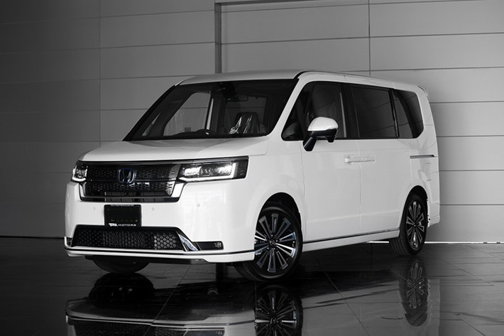 Hiện vẫn chưa có thông tin về giá bán hay thông số kỹ thuật của Honda StepWGN e:HEV dành cho thị trường Indonesia. Chỉ biết rằng, xe sẽ dùng hệ truyền động hybrid của hãng Honda. Hiện chưa rõ sau Indonesia, hãng Honda có kế hoạch bán mẫu MPV này ở những thị trường Đông Nam Á khác như Việt Nam hay không.