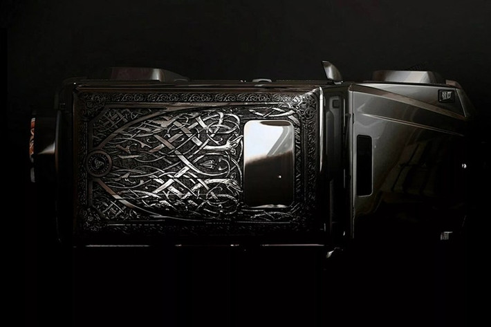 VO Vapen đã chế tác bốn khẩu súng trường bespoke dành riêng cho G-Viking, trông như những tác phẩm nghệ thuật hơn là vũ khí săn bắn.