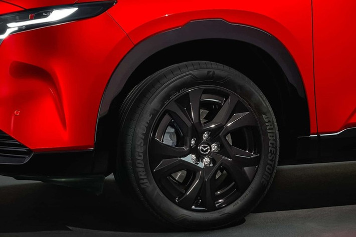 Hiện tại, danh mục xe điện hóa của Mazda tại Mỹ gồm CX-50 hybrid, CX-70 và CX-90 plug-in hybrid. Với sự bổ sung của CX-5 hybrid, Mazda kỳ vọng hai mẫu CX-5 và CX-50 hybrid có thể đạt doanh số cộng dồn 250.000 xe mỗi năm tại riêng thị trường Bắc Mỹ, góp phần củng cố vị thế trong bối cảnh xe thuần điện vẫn đang gặp nhiều rào cản.