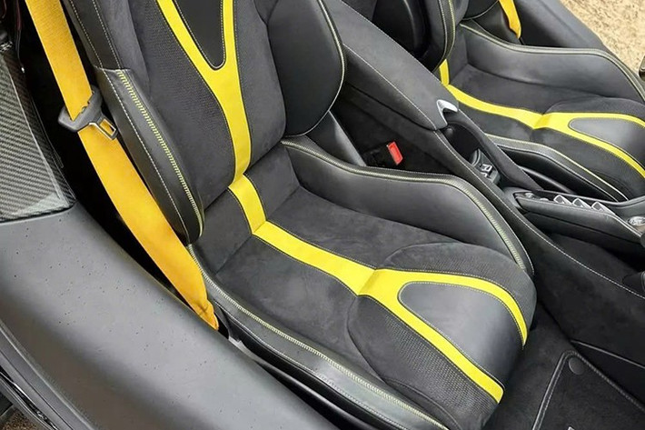 Phiên bản mui trần McLaren 720S Spider có khả năng đua nước rút từ vị trí xuất phát lên 100 km/h chỉ trong thời gian 2,9 giây trước khi đạt vận tốc tối đa 325 km/h nếu xe mở mui và đóng mui lại có thể đạt con số 341 km/h.