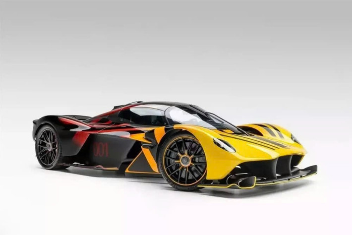 Mẫu siêu xe Aston Martin Valkyrie Coupe này chỉ được sản xuất giới hạn ở 150 chiếc và những người may mắn có thể đặt hàng sẽ được tự do tùy chỉnh chiếc xe của mình, biến nó thành sản phẩm độc nhất vô nhị.