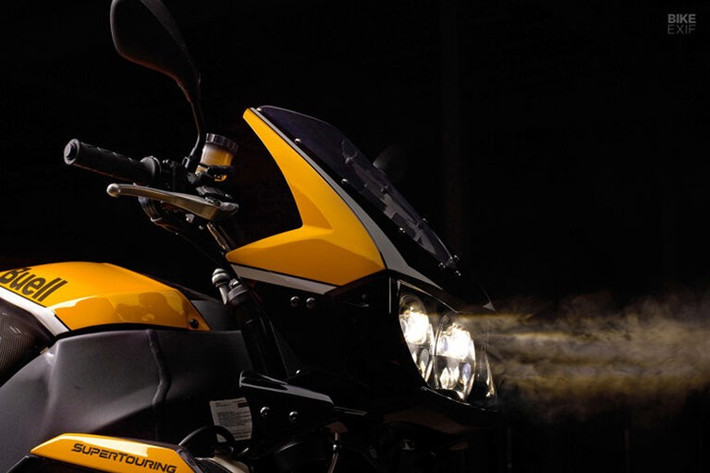 Động cơ này của Buell SuperTouring 1190 được gắn trên bộ khung nhôm đặc trưng của Buell, có chức năng như bình xăng, giúp hạ thấp trọng tâm và cải thiện khả năng kiểm soát xe.