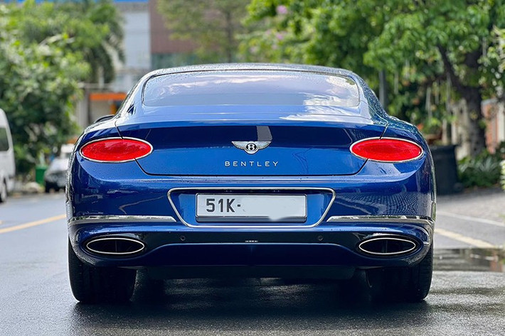 Chiếc xe siêu sang Bentley Continental GT này khi mới về Việt Nam từng được đại lý chính hãng Bentley Việt Nam chào bán với giá không dưới 1,1 triệu đô la (tương đương hơn 25 tỷ đồng).