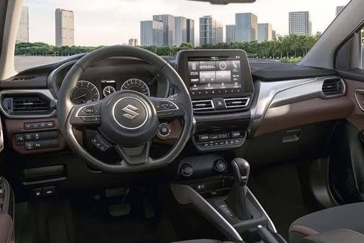 Hiện trang bị cụ thể của Suzuki Fronx ở thị trường Việt Nam chưa được công bố. Trong khi đó, tại thị trường Indonesia, xe sở hữu màn hình hiển thị thông tin kính lái HUD, màn hình cảm ứng trung tâm 9 inch, kết nối Bluetooth,...