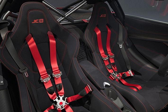 Về mặt kỹ thuật, khách hàng của McLaren sẽ có thể lựa chọn từ tất cả các màu sơn ngoại thất có sẵn cho 750S, cũng như các màu sắc của McLaren Special Operations (MSO), nhưng chúng sẽ đi kèm với các chi tiết cụ thể với màu sắc chuyên dụng, được áp dụng trên bộ chia gió trước, tấm ốp cuối của cánh sau và vỏ gương.