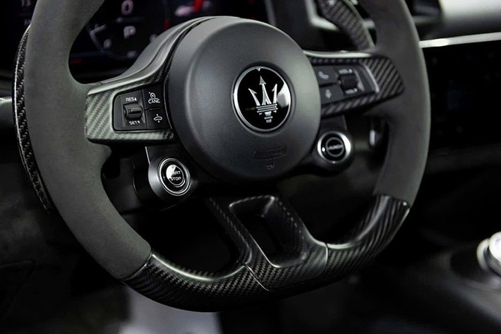 Chiếc siêu xe thương mại đầu tiên của hãng xe Maserati được trang bị khối động cơ xăng V6, dung tích 3.0 lít, tăng áp kép, bơm ra công suất tối đa chỉ 621 mã lực và mô-men xoắn cực đại 730 Nm.