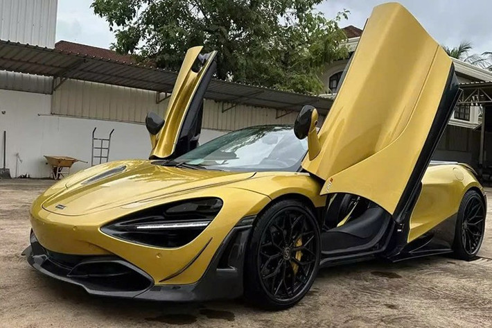 Mới đây 1 showroom chuyên mua bán xe đã qua sử dụng tại Lào đã đăng tải hình ảnh về chiếc siêu xe mui trần McLaren 720S Spider màu vàng, nhanh chóng thu hút sự quan tâm của giới mê xe cũng như các đại gia Việt. Lý do vì đây là chiếc McLaren 720S Spider từng định cư ở Đà Nẵng.