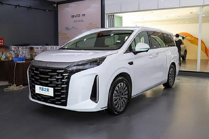 Sau thành công tại thị trường nội địa Trung Quốc, mẫu xe minivan hybrid cắm điện BYD Xia sẽ được xuất khẩu ra thị trường quốc tế với tên gọi mới là BYD M9 2025 mới. Mexico nhiều khả năng sẽ là quốc gia đầu tiên đón nhận mẫu MPV cỡ lớn này.
