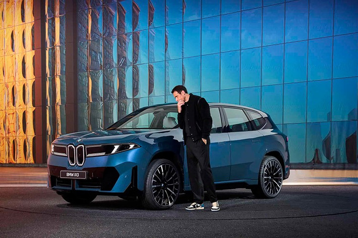Thế hệ thứ 2 của mẫu xe SUV điện BMW iX3 vừa được chính thức giới thiệu trên toàn cầu. Đây là mẫu xe đầu tiên áp dụng ngôn ngữ thiết kế Neue Klasse hoàn toàn mới, đánh dấu bước ngoặt trong định hướng phát triển xe điện của hãng xe Đức.