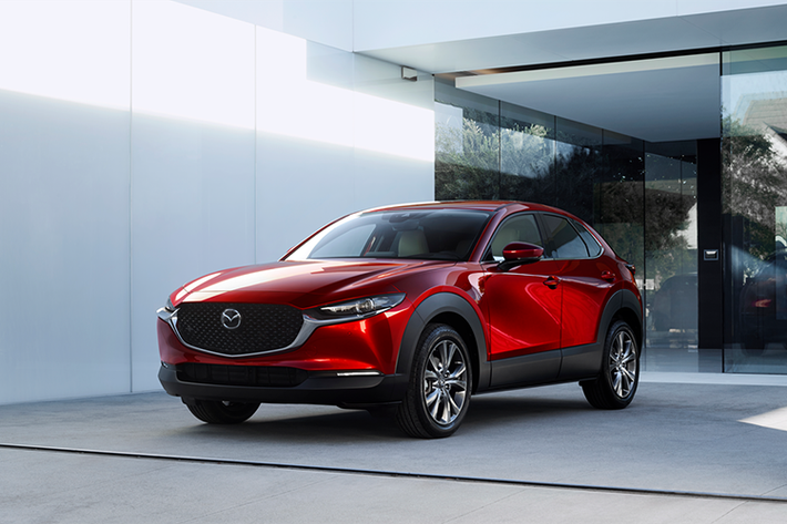 Mazda: 2.882 xe Kết thúc tháng 6 vừa qua, Mazda bàn giao được 2.882 xe đến tay khách hàng. Lũy kế 6 tháng đầu năm, hãng xe Nhật Bàn này ghi nhận doanh số cộng dồn đạt 14.685 xe. Trong đó, CX-5 vẫn là “con gà đẻ trứng vàng” của Mazda khi có doanh số đạt 1.500 xe và cộng dồn nửa đầu năm đạt 7.384 xe.