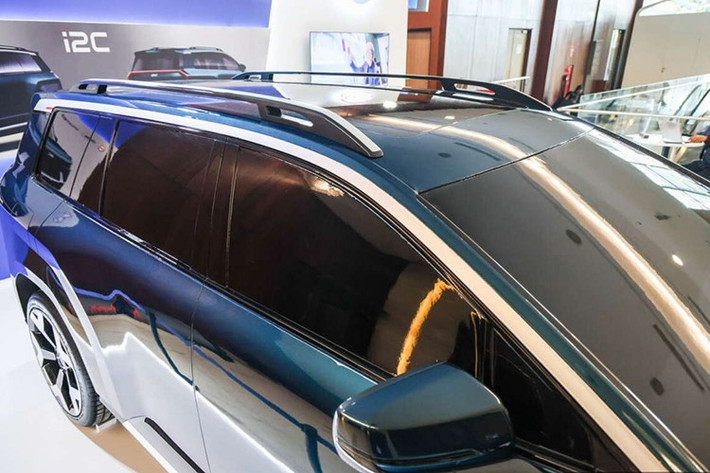 Xe vận hành bằng mô-tơ điện đặt phía sau, cung cấp công suất tối đa 204 mã lực và mô-men xoắn cực đại 310 Nm, tương đương mẫu BYD Atto 3.