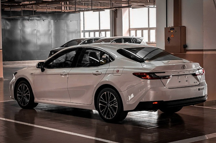 Toyota Camry phiên bản hybrid chiếm tới 58,9% tổng lượng xe Camry bán ra. Ngoài 5 mẫu xe kể trên, thị trường xe hybrid còn có sự góp mặt của nhiều mẫu xe khác.