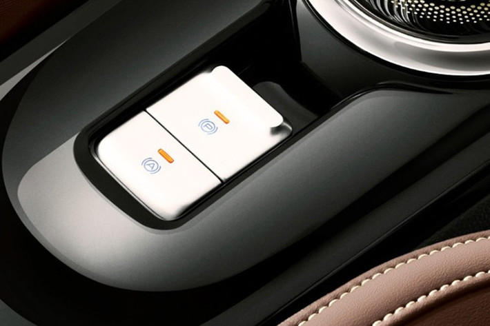 Trong khi đó, Wuling Bingo 2026 bản Lite tiêu chuẩn là lựa chọn tiết kiệm hơn cho những ai yêu thích thiết kế của mẫu xe điện Trung Quốc này. Dù giá rẻ hơn nhưng trang bị của bản Lite vẫn khá hấp dẫn.