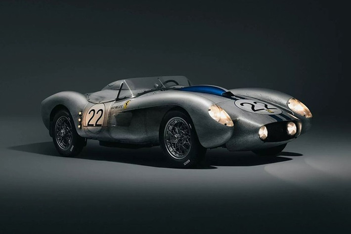 Chỉ có đúng 3 chiếc Ferrari Testa Rossa tỷ lệ 75% lấy cảm hứng từ chiếc xe đua Le Mans 1958. Điểm đặc biệt là xe trang bị hệ truyền động điện cung cấp 4 chế độ lái và tốc độ tối đa 80 km/h (50 mph).
