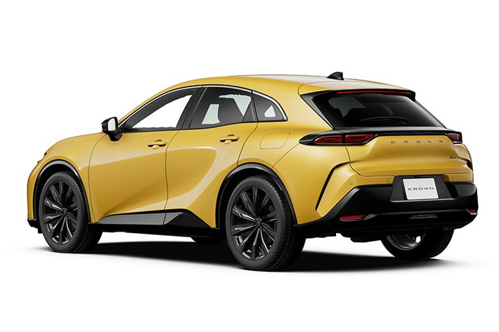 Bên cạnh đó, tính năng Smart Entry (mở khóa thông minh) đã trở thành trang bị tiêu chuẩn. Hiện tại, Toyota Crown Sport vẫn chỉ được phân phối tại Nhật Bản và chưa có kế hoạch xuất khẩu ra các thị trường quốc tế.