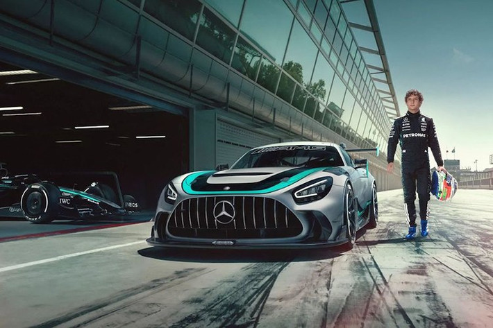 Mercedes-AMG vừa trình làng mẫu xe đua giới hạn AMG GT2 Edition W16, được xem là siêu xe đua thương mại mạnh mẽ nhất từng được sản xuất trong lịch sử thương hiệu.