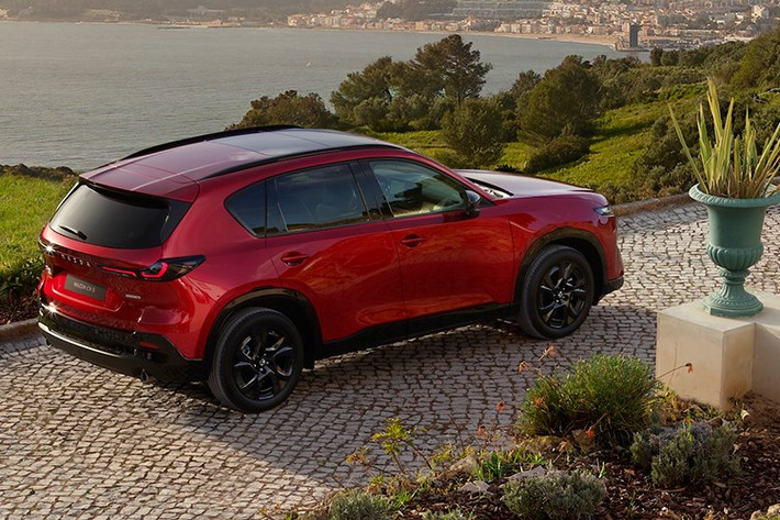 “Buổi giới thiệu Mazda CX-5 hoàn toàn mới vào ngày 10/7/2025 là màn ra mắt tại châu Âu, với kế hoạch bán hàng bắt đầu vào cuối năm nay. Đây là một phần trong chiến lược của Mazda nhằm giới thiệu mẫu xe mới này đến các khu vực toàn cầu theo từng giai đoạn”, ông Ricky chia sẻ với phóng viên Indonesia vào hôm 21/7/2025.