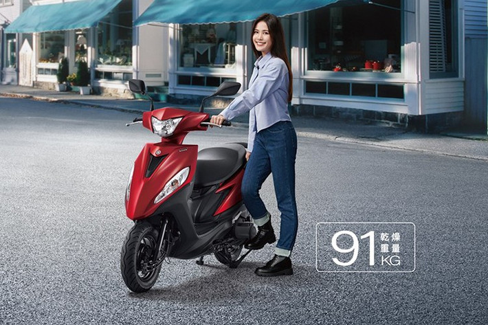 Với mô-men xoắn cực đại 9,8 Nm tại 6.000 vòng/phút. Được trang bị phun xăng điện tử giúp xe rất tiết kiệm xăng khi đạt 57,7 km/lít xăng. tại thị trường Nhật Bản, đây được xem là mẫu xe ga nhỏ gọn được nhiều người sử dụng.