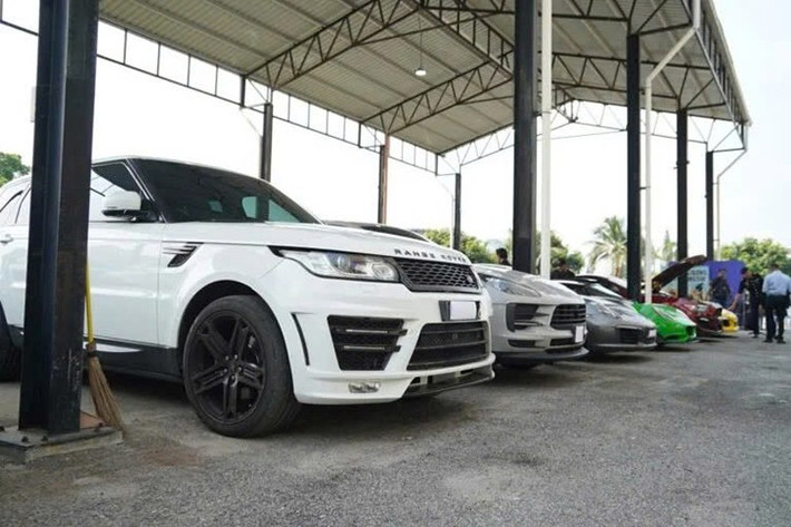 Những chiếc xe đáng chú ý của các đại gia khác bao gồm siêu xe Lamborghini Huracan, Lamborghini Urus, BMW i8 và Aston Martin DBX.